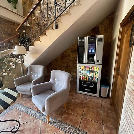 טוריינו Hostal La Posada מראה חיצוני תמונה