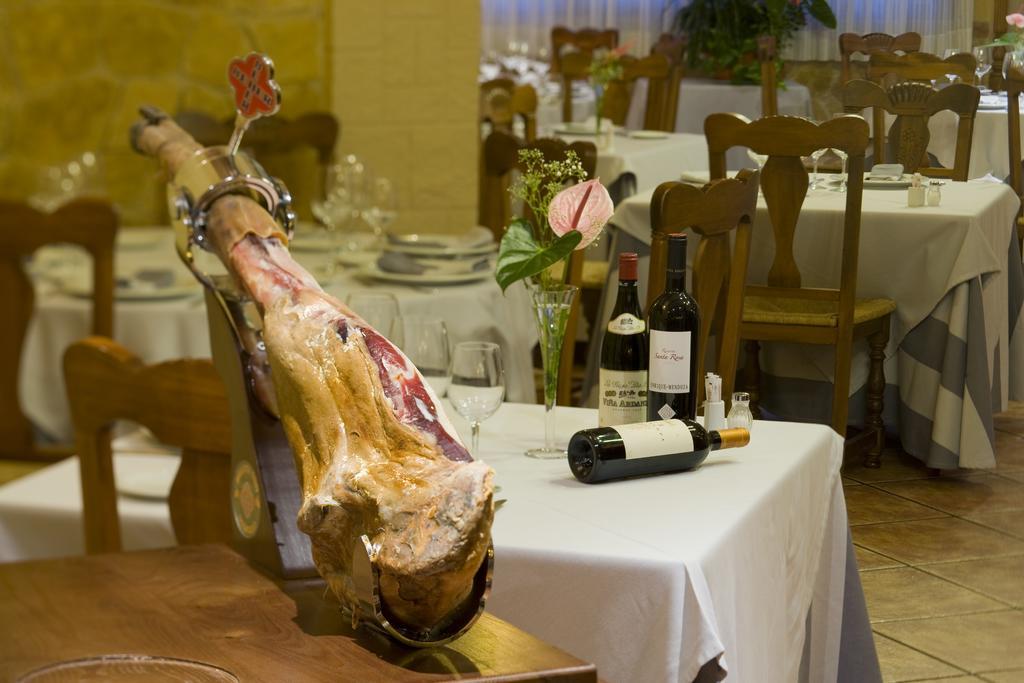 טוריינו Hostal La Posada מראה חיצוני תמונה