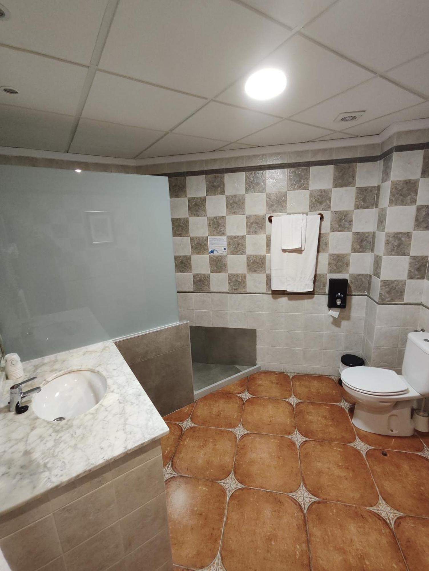 טוריינו Hostal La Posada מראה חיצוני תמונה
