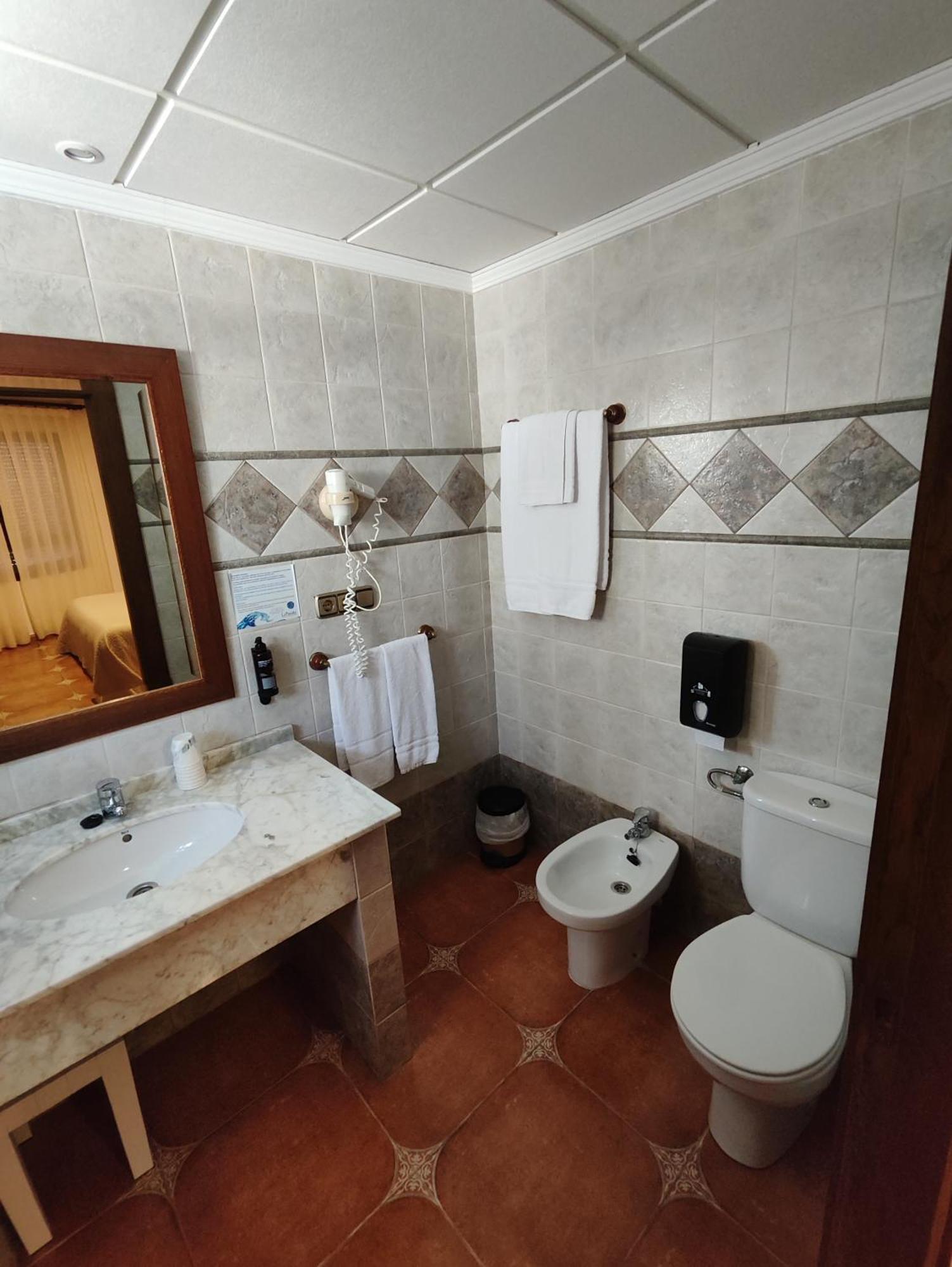 טוריינו Hostal La Posada מראה חיצוני תמונה