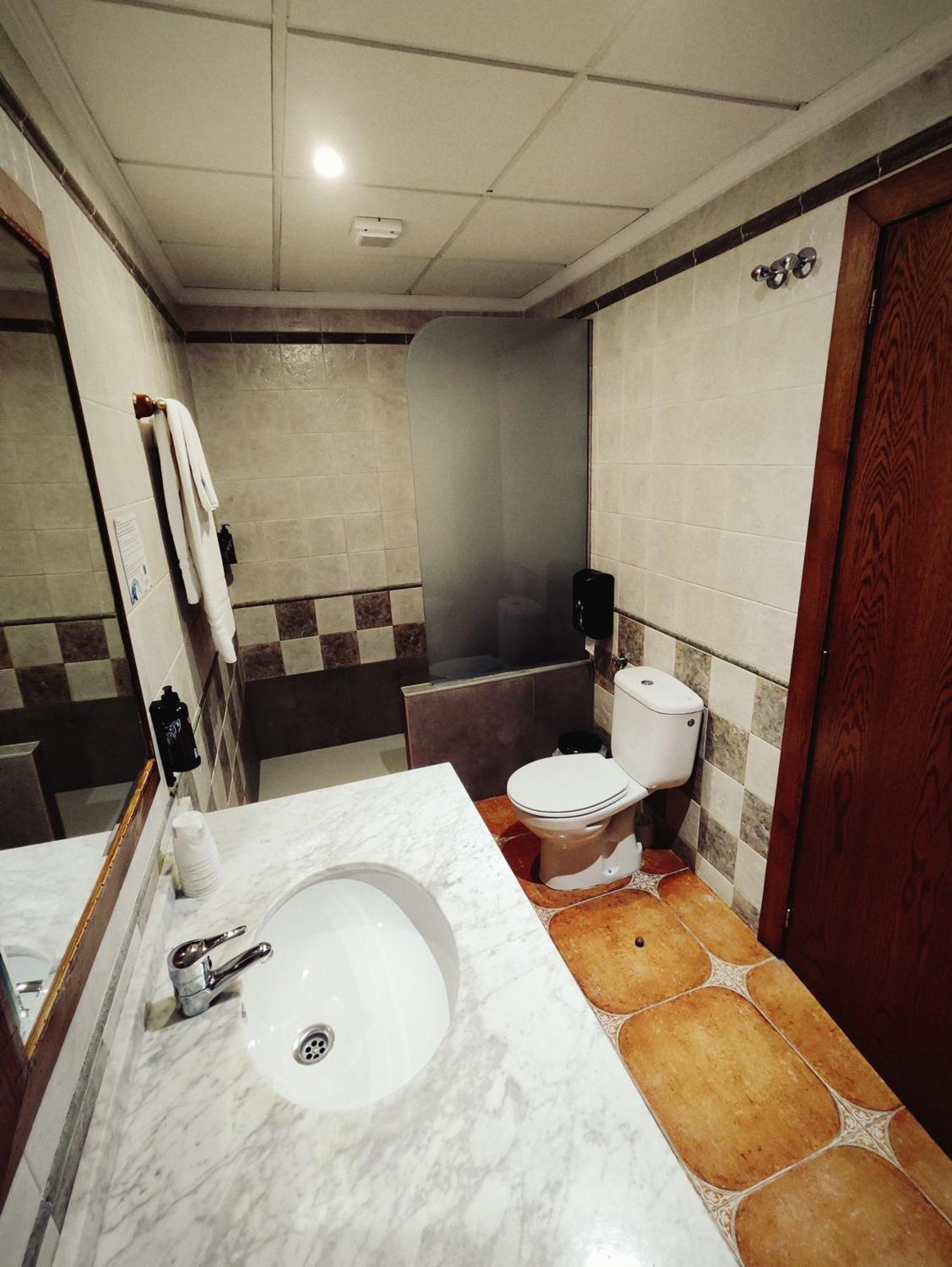 טוריינו Hostal La Posada מראה חיצוני תמונה