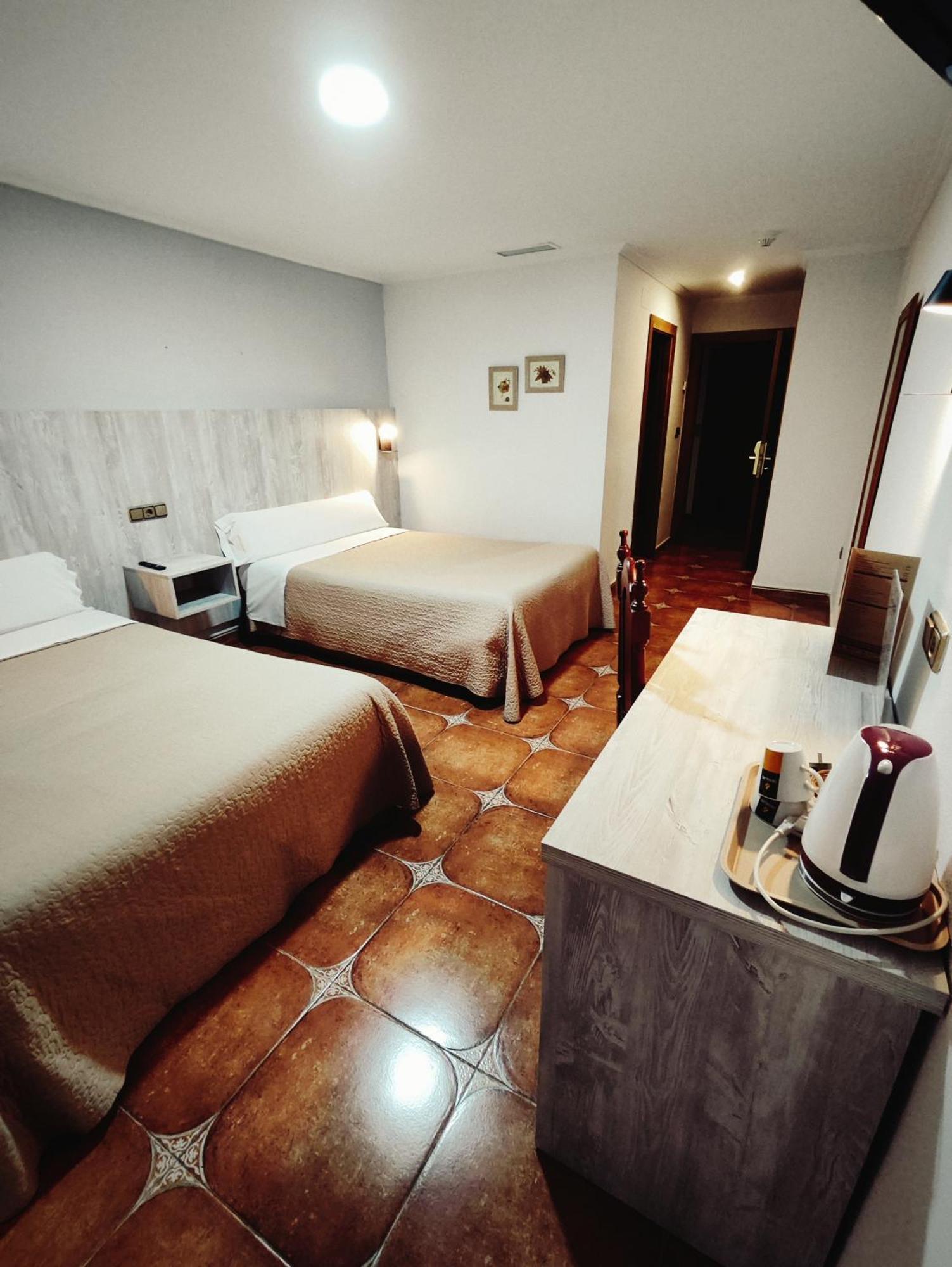 טוריינו Hostal La Posada מראה חיצוני תמונה