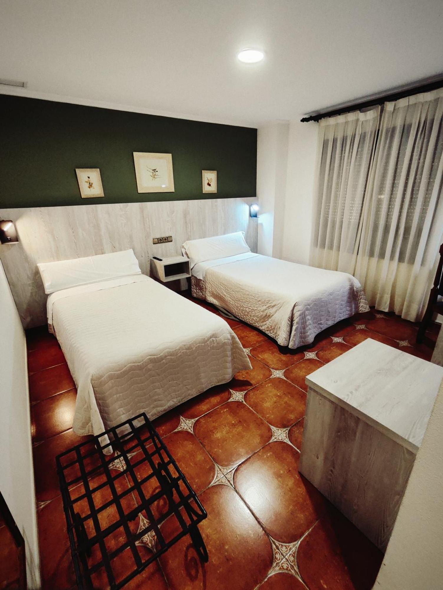 טוריינו Hostal La Posada מראה חיצוני תמונה