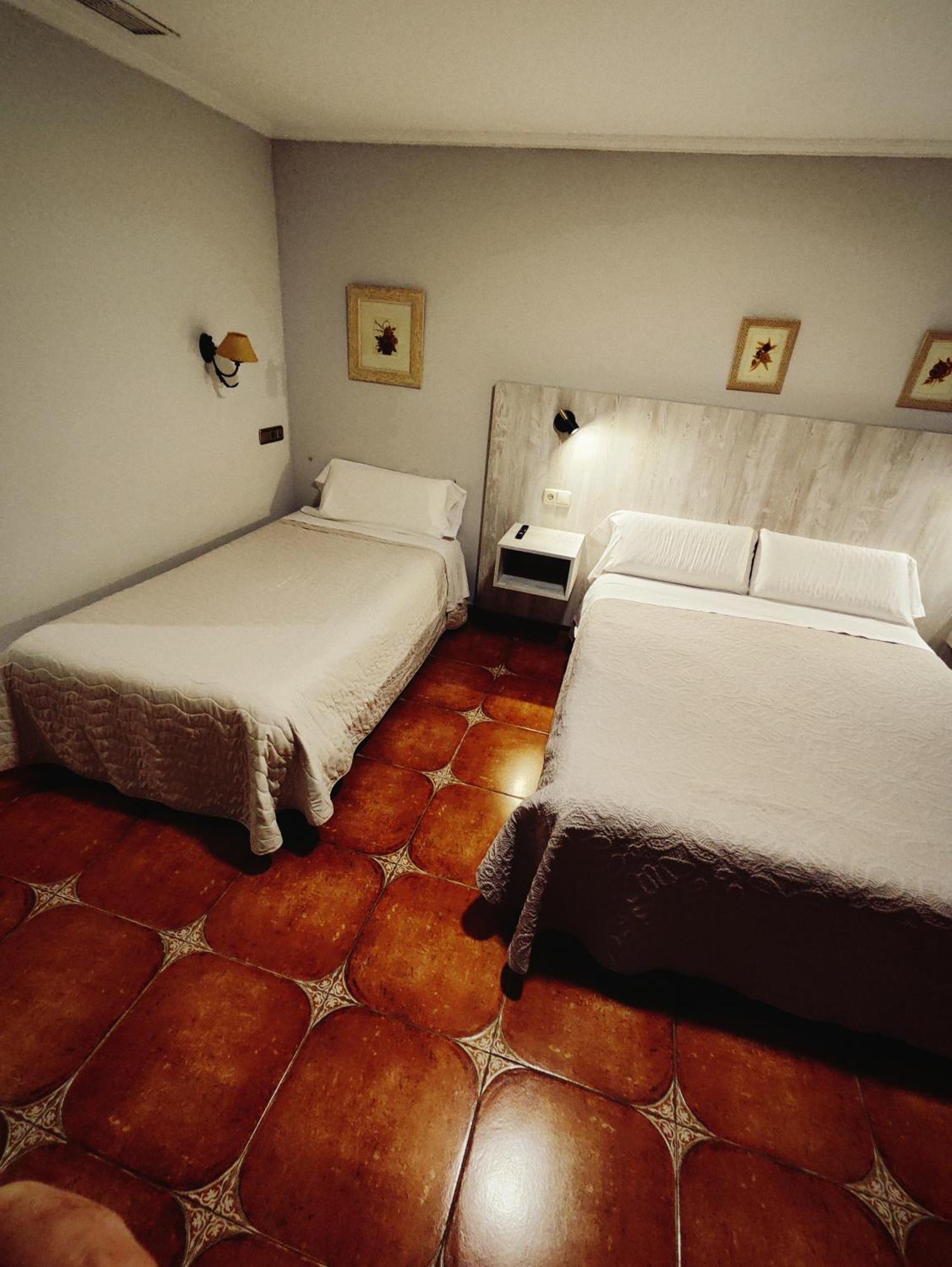 טוריינו Hostal La Posada מראה חיצוני תמונה