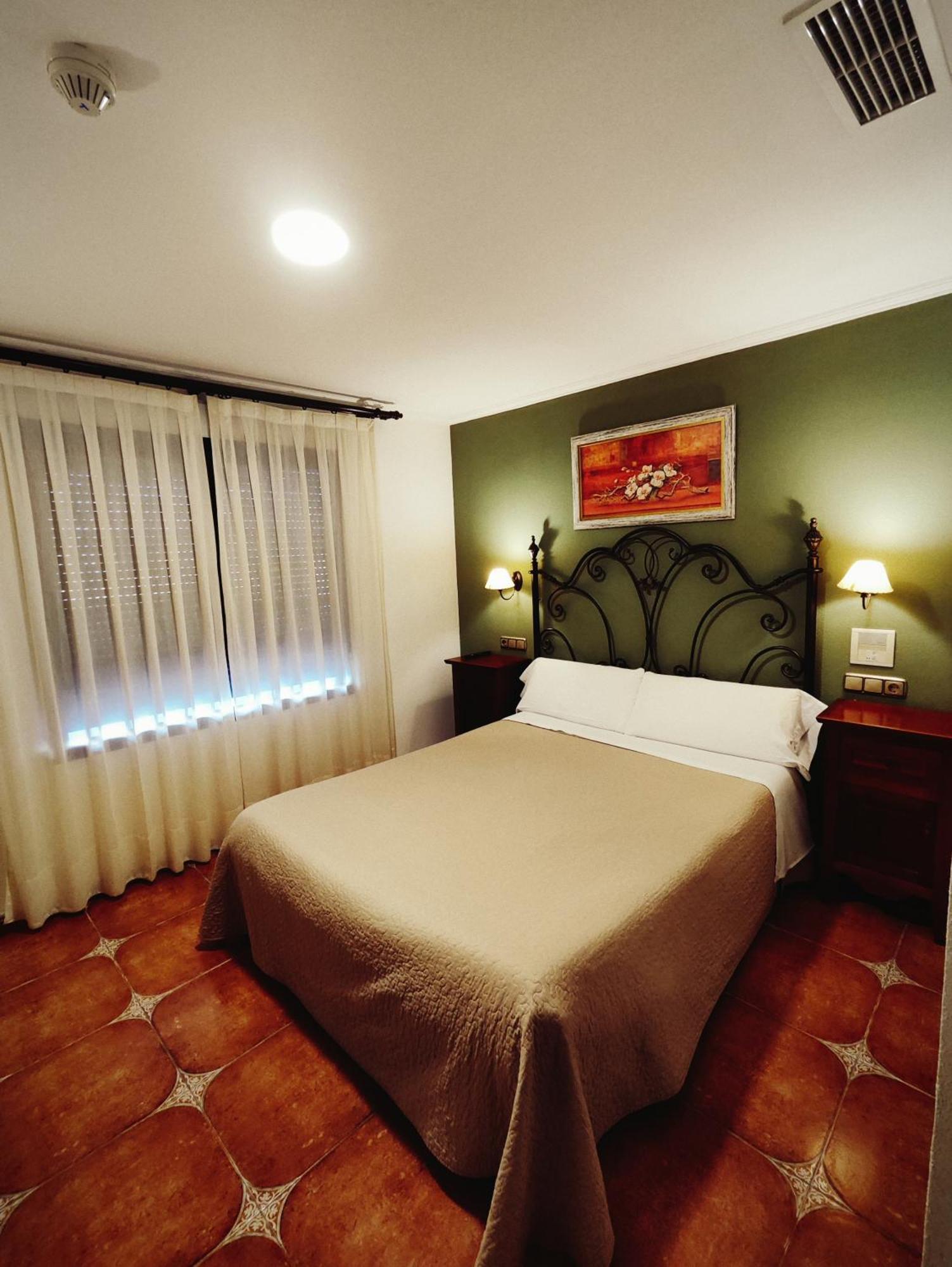 טוריינו Hostal La Posada מראה חיצוני תמונה