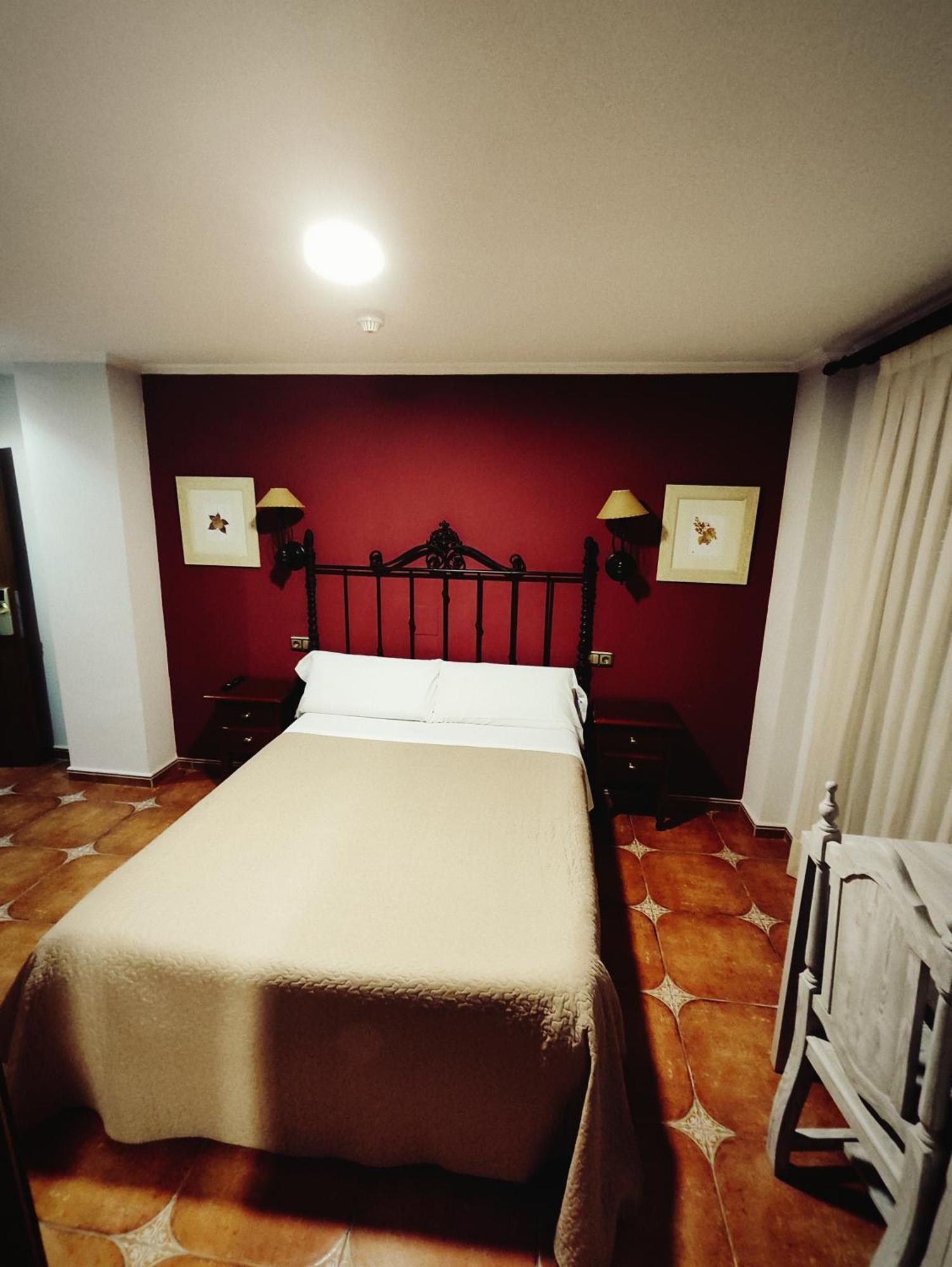 טוריינו Hostal La Posada מראה חיצוני תמונה