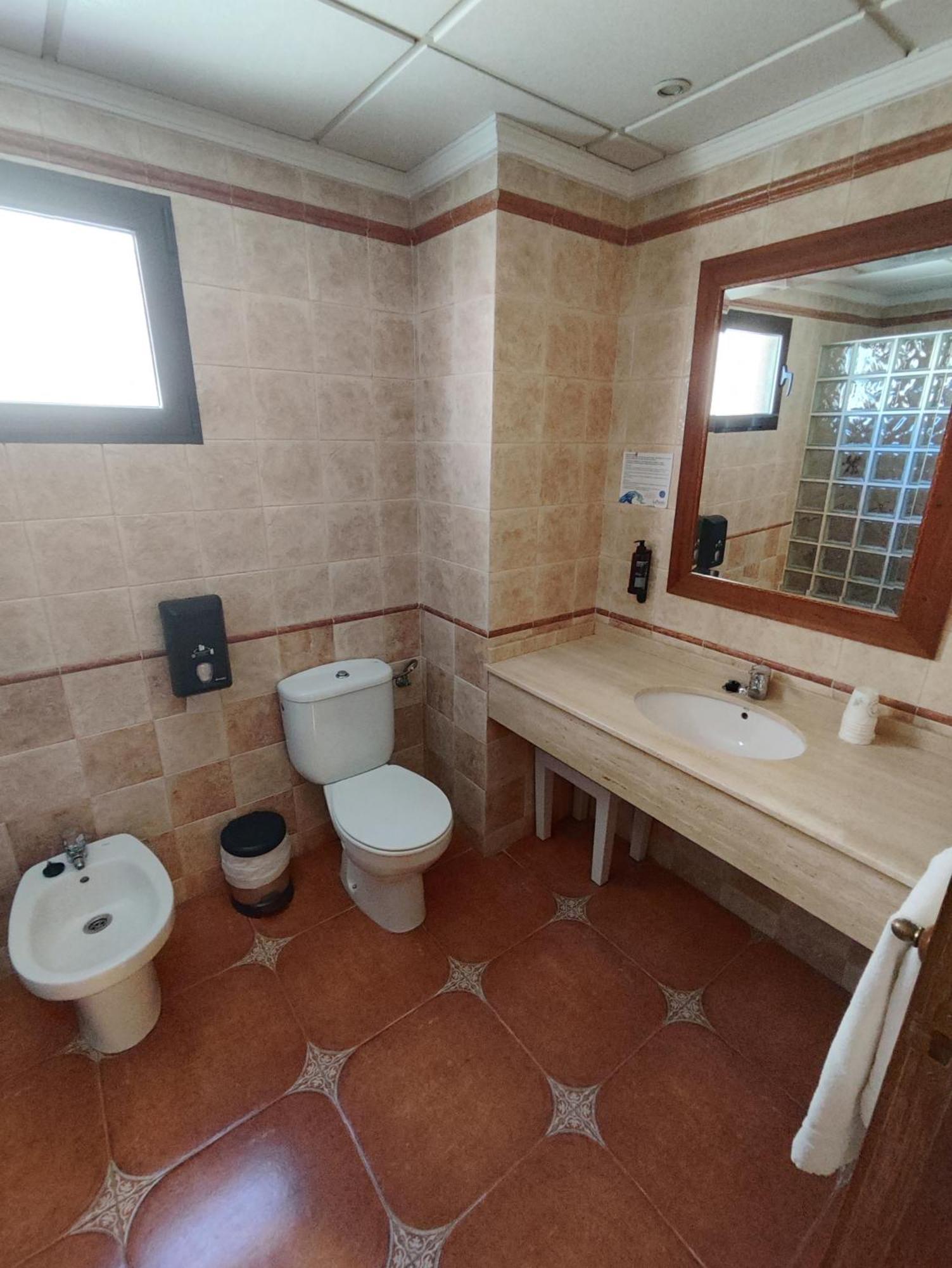 טוריינו Hostal La Posada מראה חיצוני תמונה