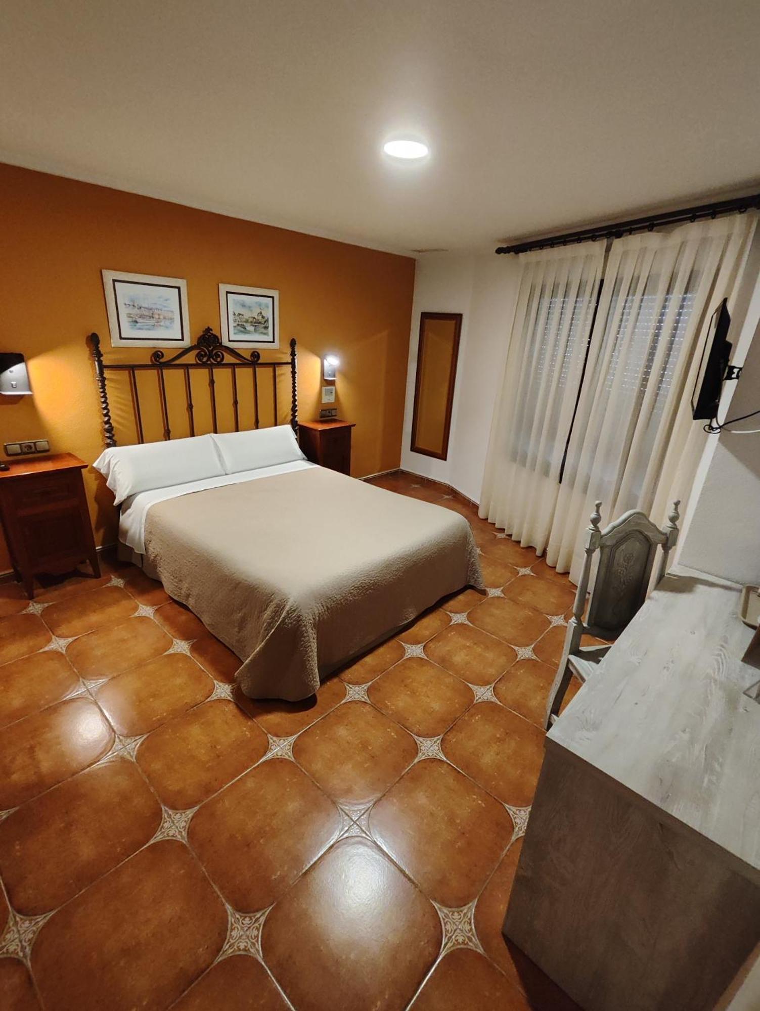 טוריינו Hostal La Posada מראה חיצוני תמונה