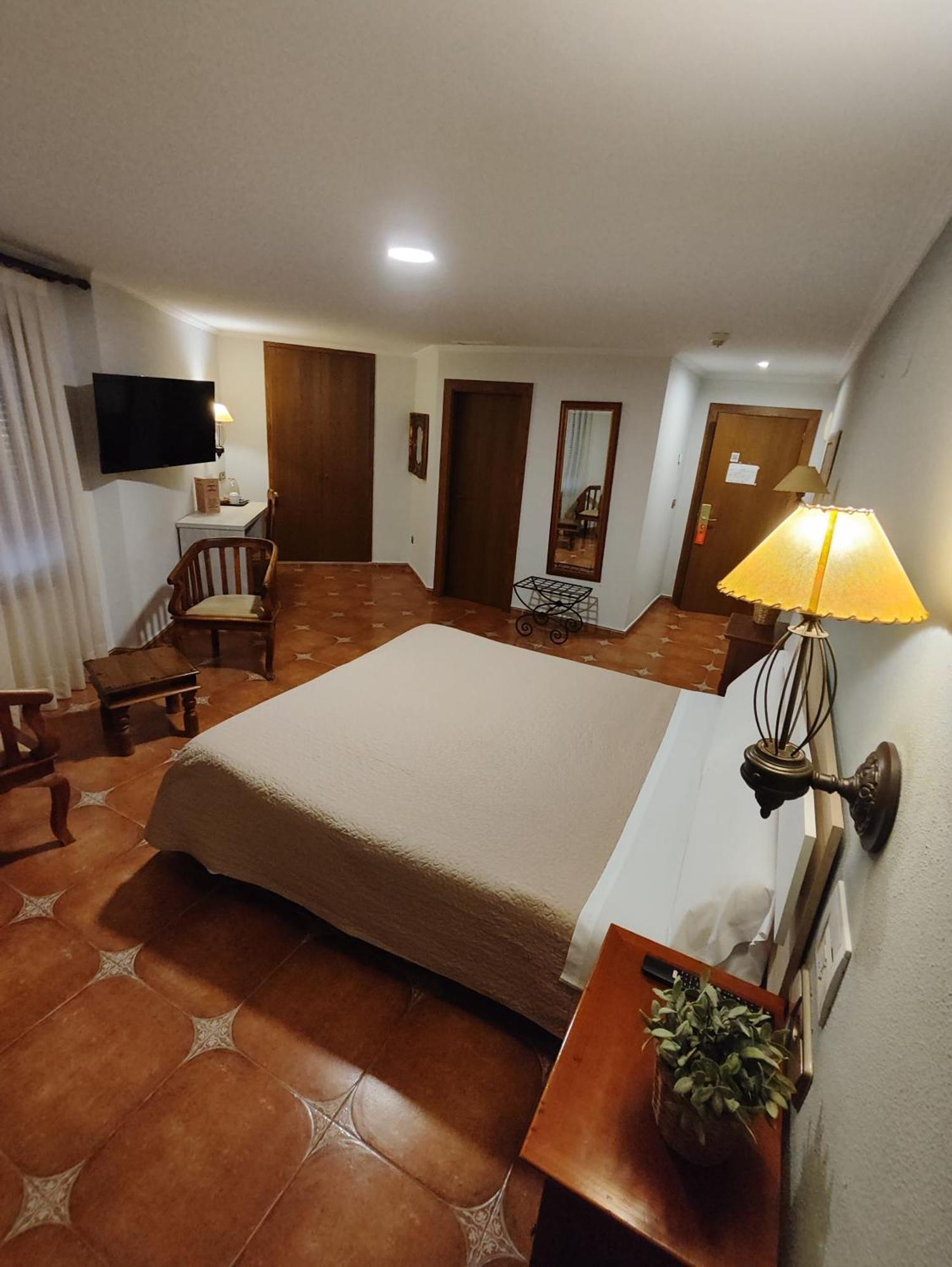 טוריינו Hostal La Posada מראה חיצוני תמונה