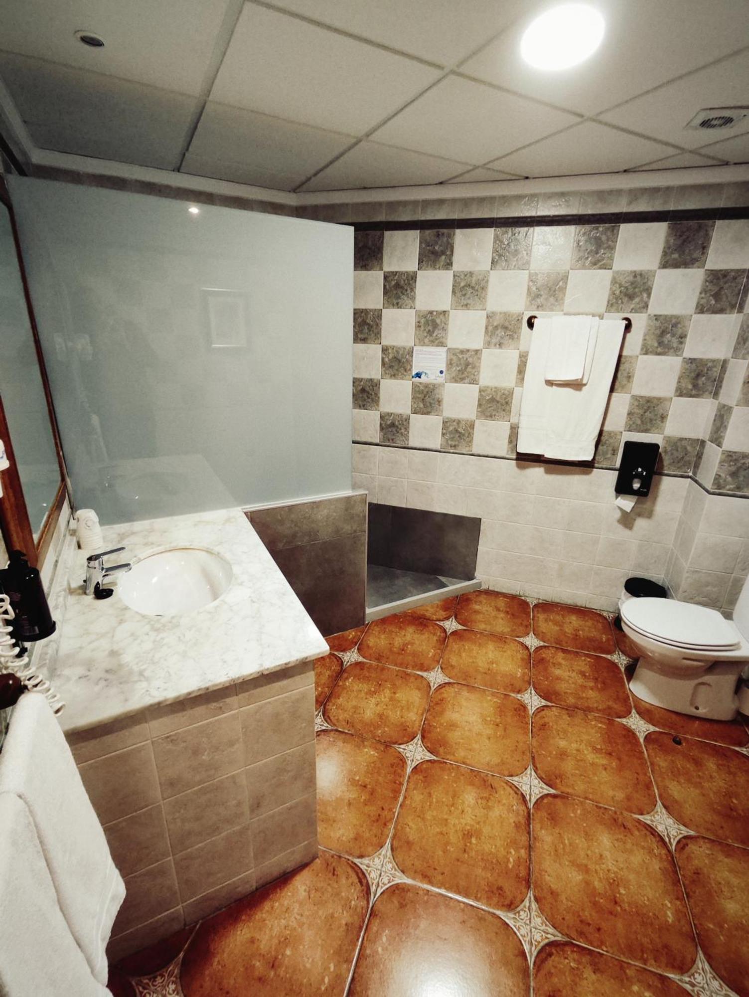 טוריינו Hostal La Posada מראה חיצוני תמונה