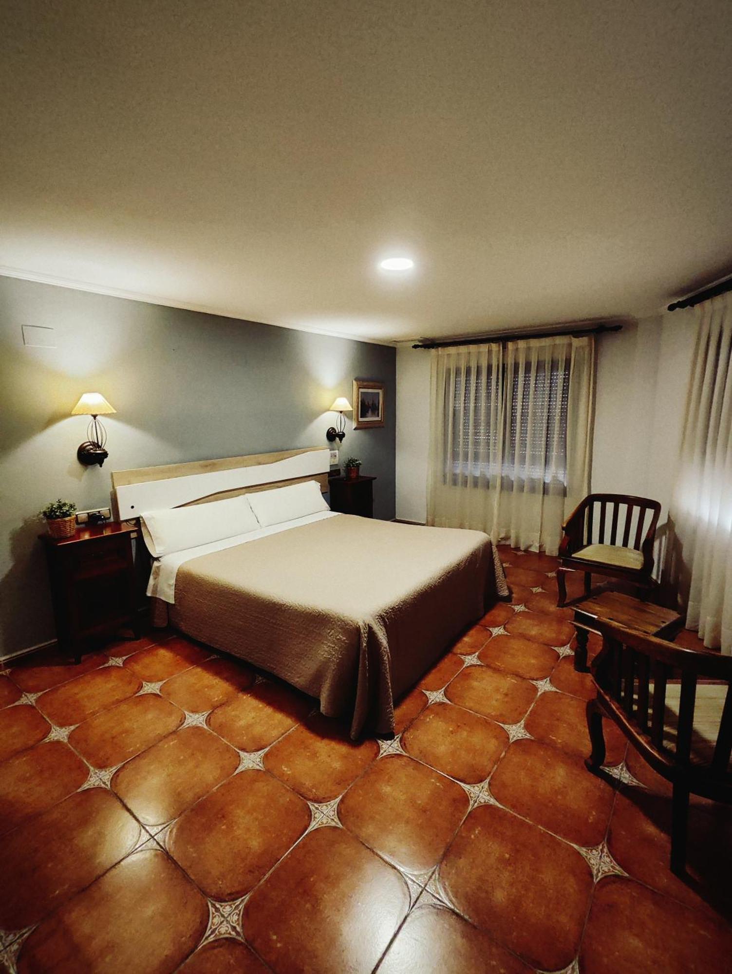 טוריינו Hostal La Posada מראה חיצוני תמונה