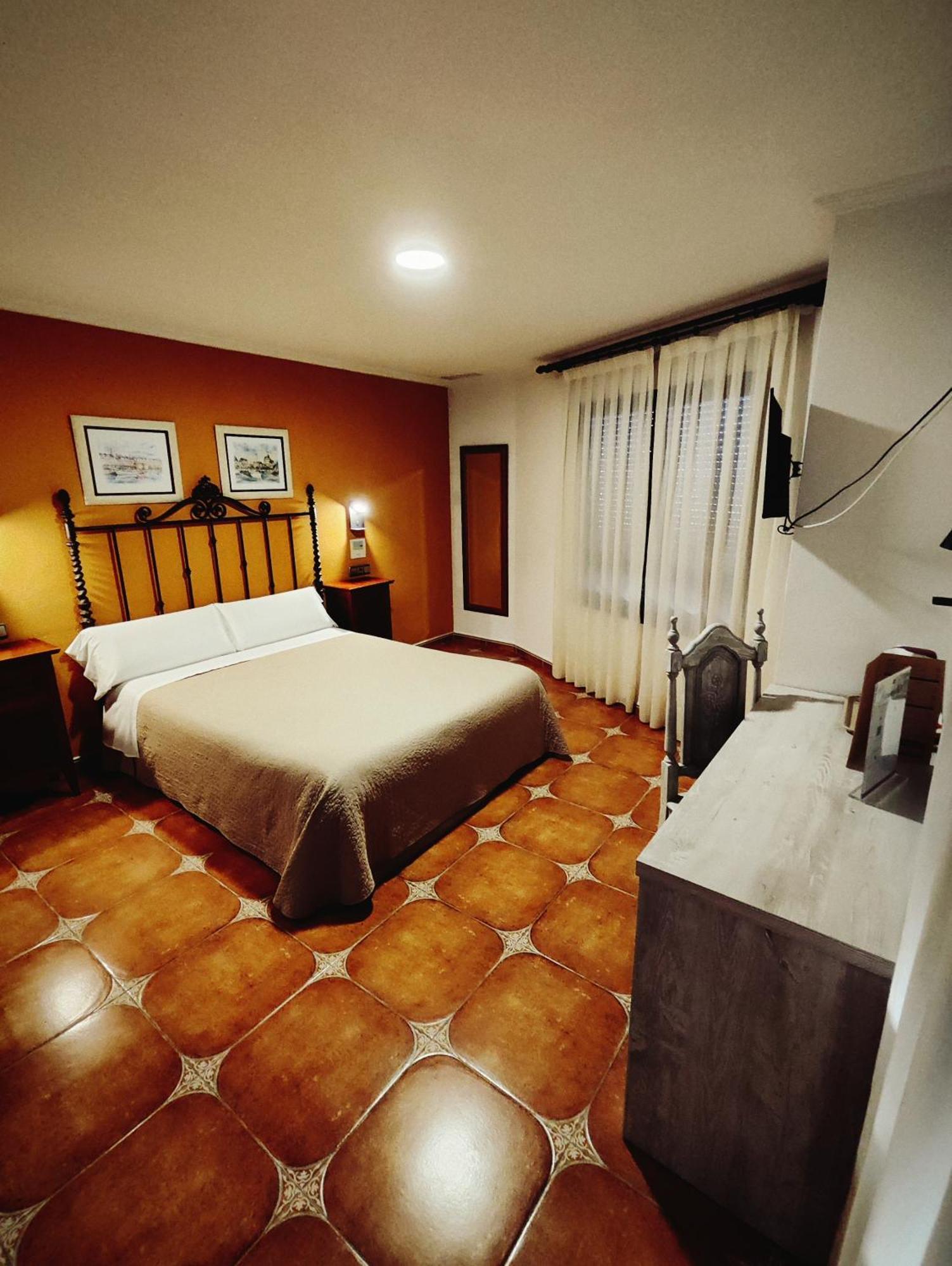טוריינו Hostal La Posada מראה חיצוני תמונה
