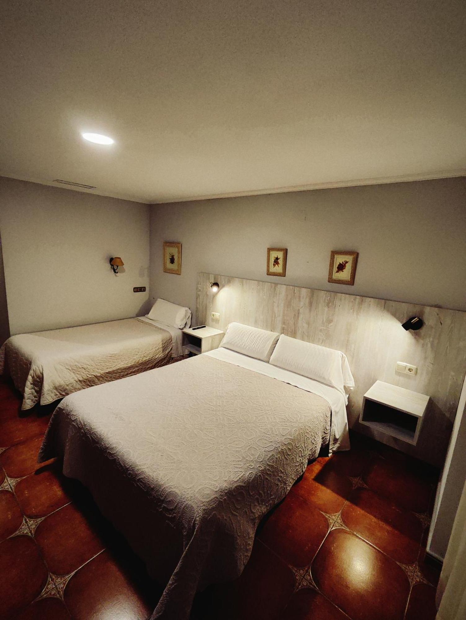 טוריינו Hostal La Posada מראה חיצוני תמונה