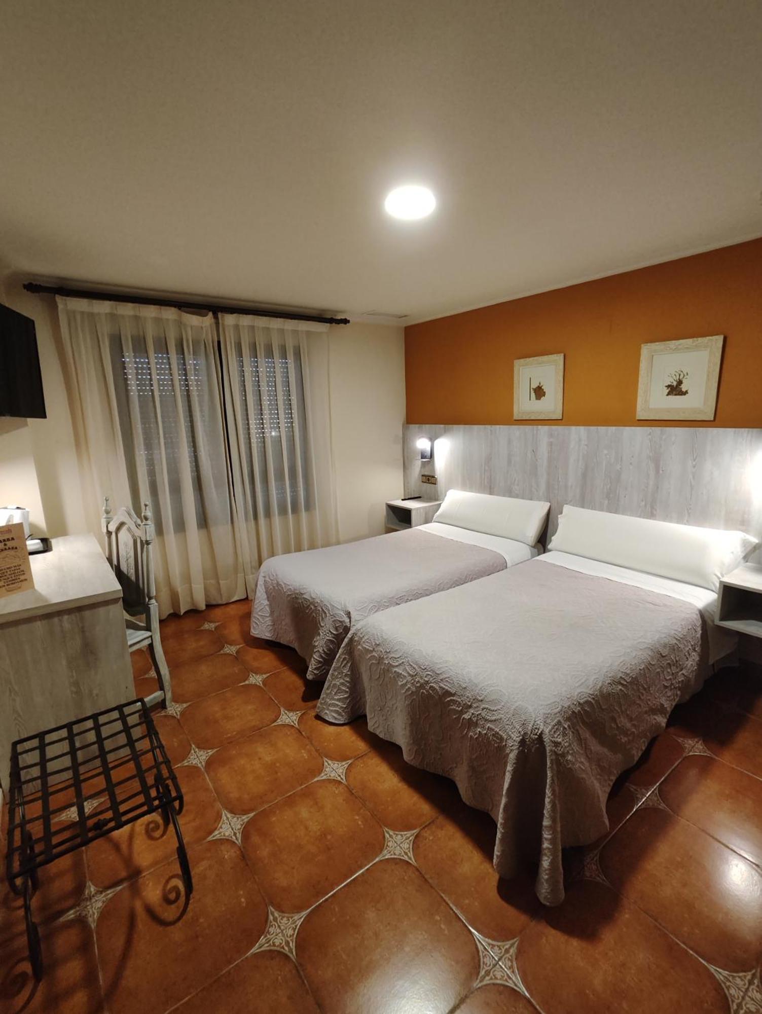 טוריינו Hostal La Posada מראה חיצוני תמונה