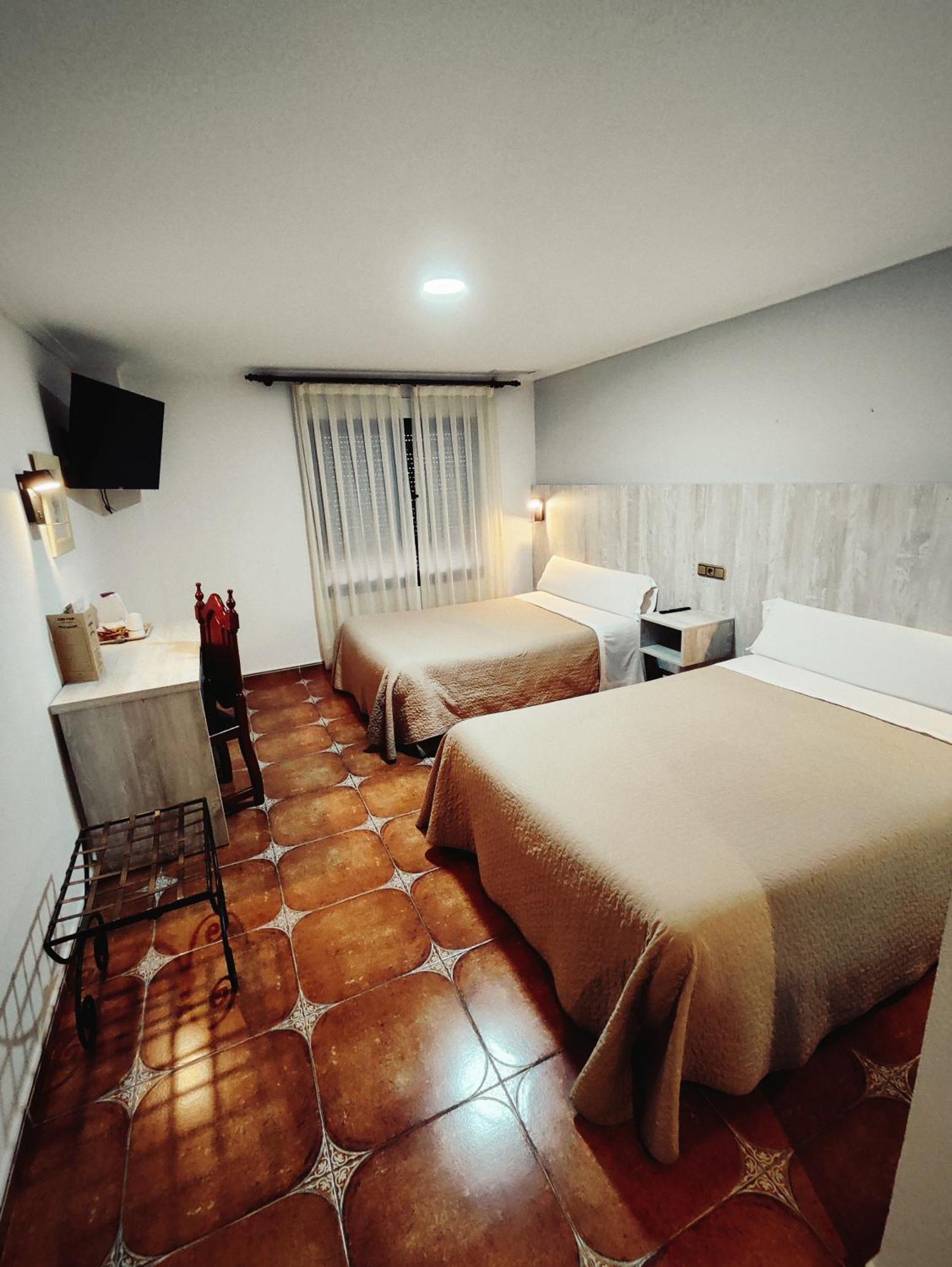 טוריינו Hostal La Posada מראה חיצוני תמונה