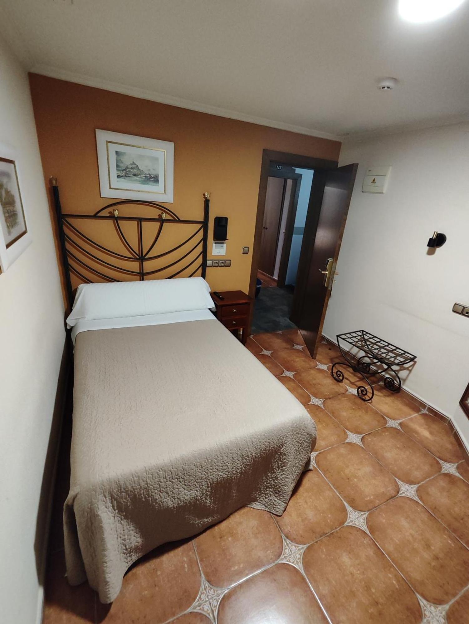 טוריינו Hostal La Posada מראה חיצוני תמונה