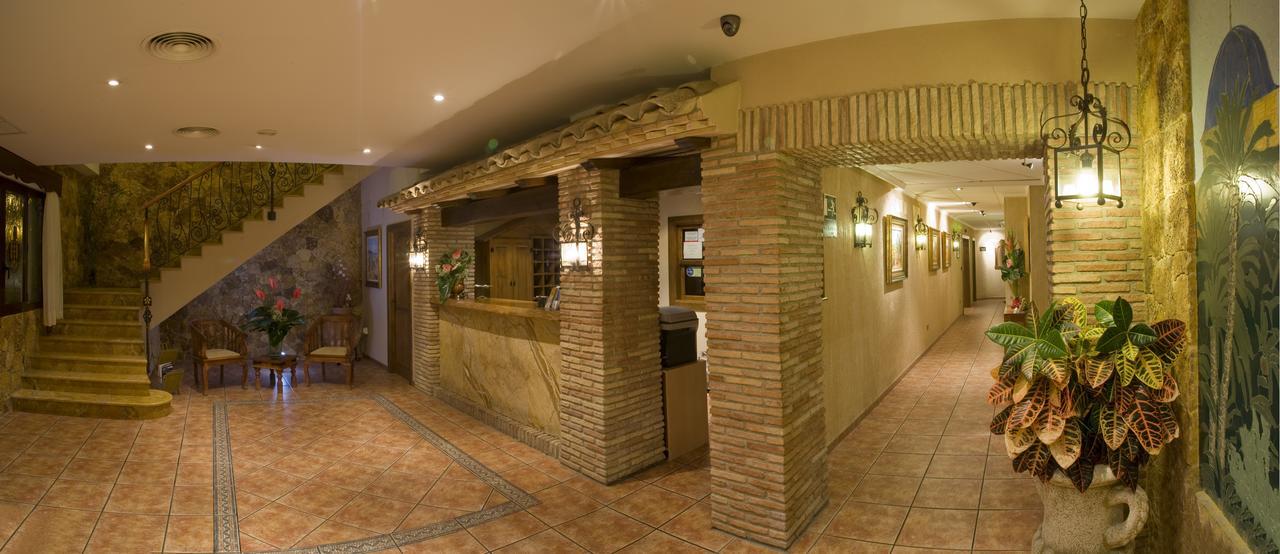 טוריינו Hostal La Posada מראה חיצוני תמונה